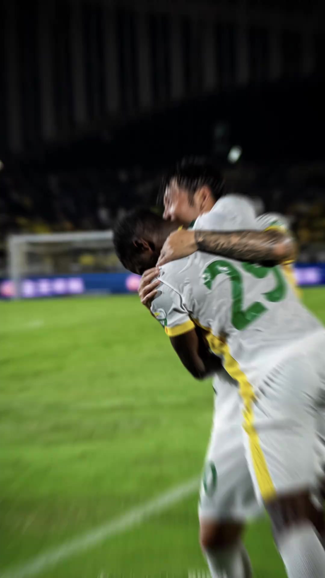 全球总决赛直播-替补出场两送助攻居功至伟，张稀哲社媒庆祝客胜西海岸：拿下！