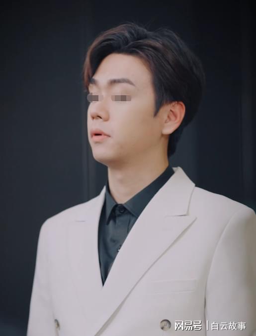 全球总决赛直播-女人退休1年仍在公司食堂用膳，公司突然遇到难处，女人：我来吧