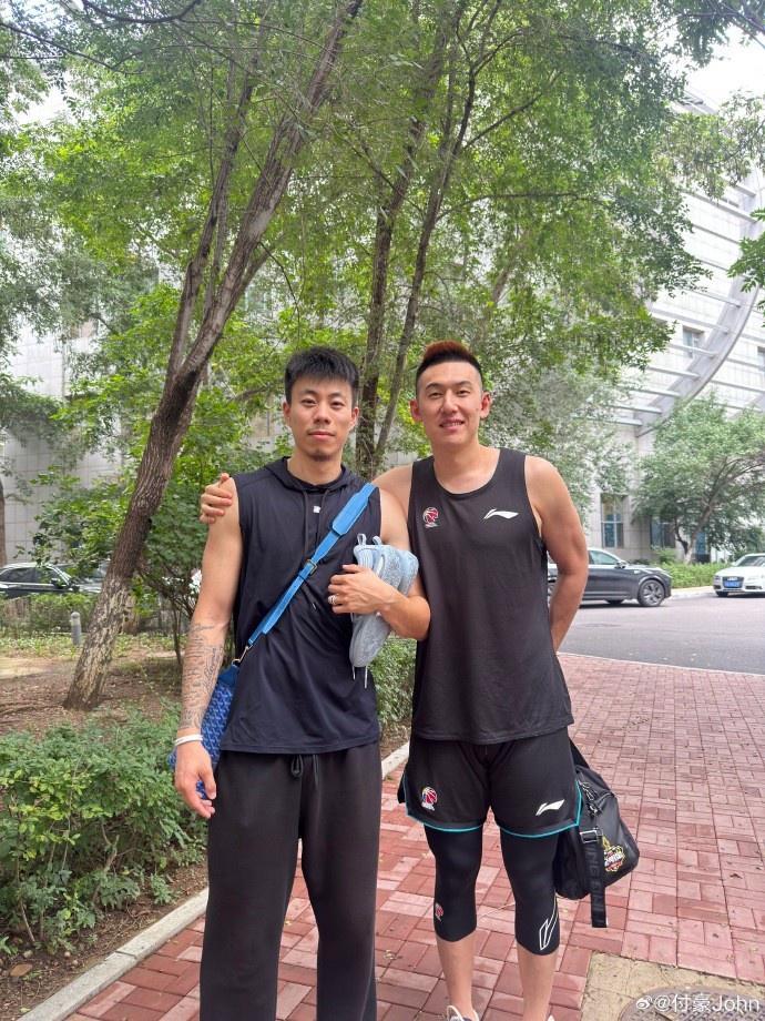 付豪晒与张镇麟&amp;amp;刘雁宇等合照：人生总有很多分岔路口 祝开心顺利