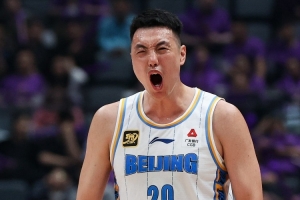 媒体人:北京主场气氛太好了 辽篮管理层需思考如何调动主场球迷