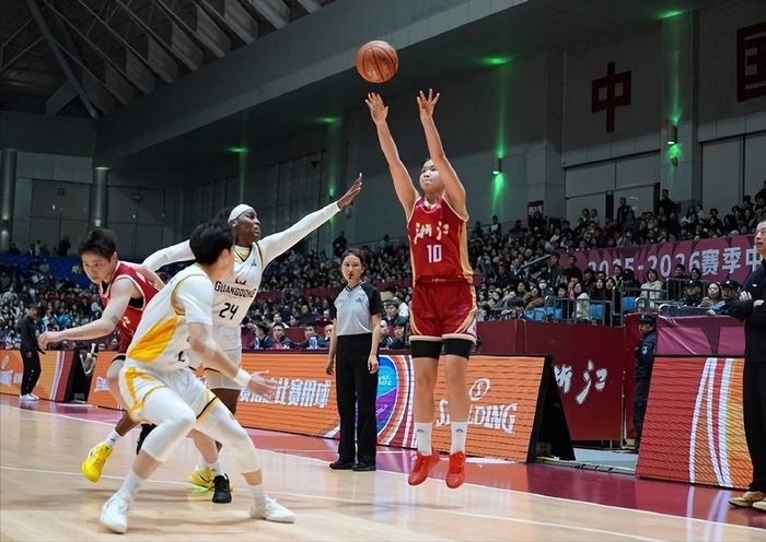 电竞赛程-WCBA焦点战:末节26-11定胜局 , 广东女篮客场87-68浙江豪取三连胜