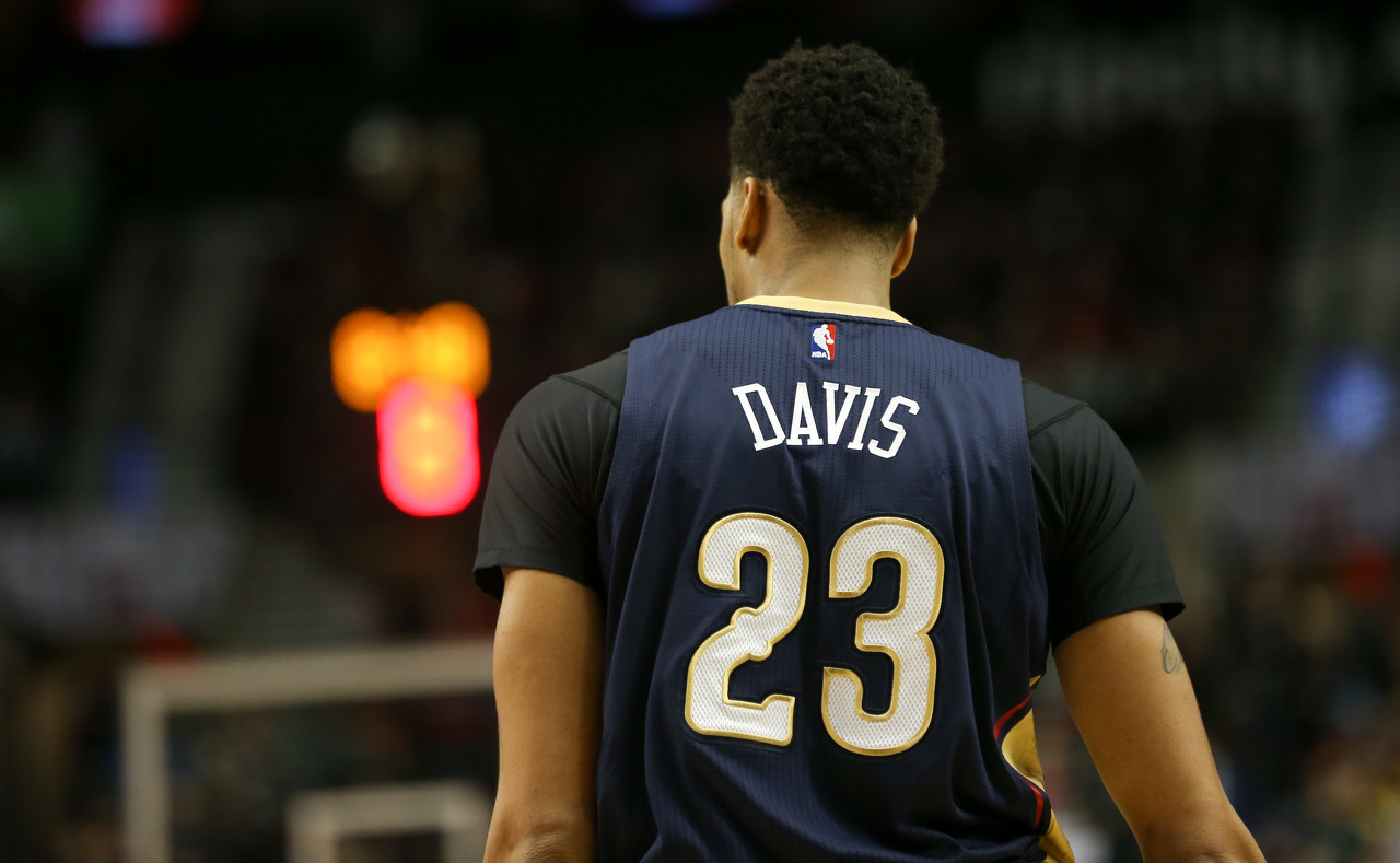 电竞赛程-23号球衣给了双向球员！美媒提问：鹈鹕应退役浓眉的23号球衣吗？