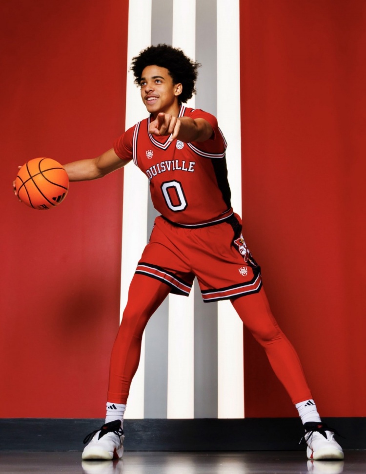 米切尔为母校设计特别款球衣！带有其个人Logo和蜘蛛侠元素！