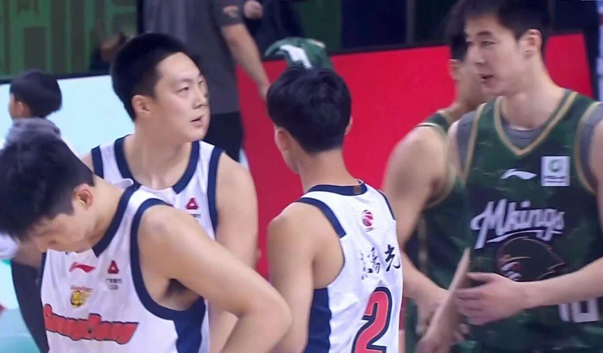 CBA连连爆冷！上海不敌深圳，辽宁山西完败，北京广厦险险过关！